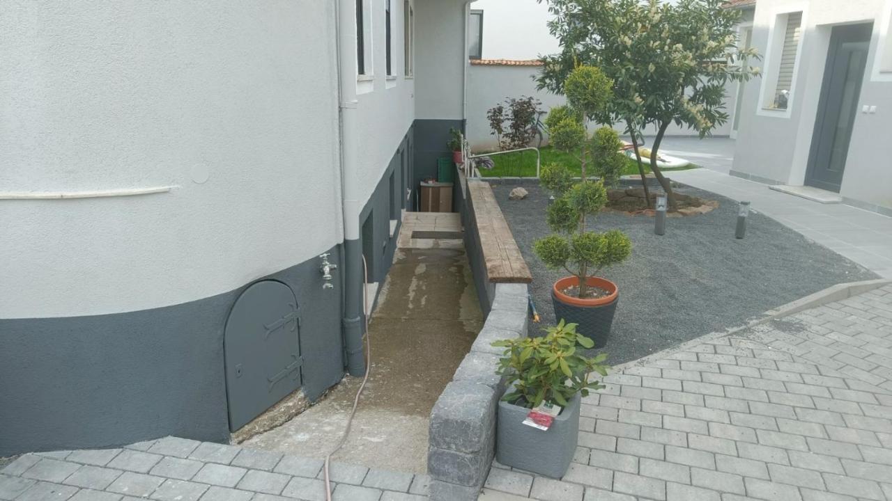 Apartments & Moeblierte Zimmer In Kahl Am Main, Kontaktloser Self Check-In, W-Lan, Schreibtisch, Duschbad, Kuechenzeile, Pkw-Plaetze מראה חיצוני תמונה